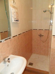 Bedroom 2 en suite